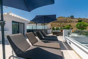Modern apartment in Competa - Image 2