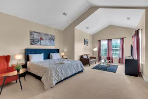 Luxurious Stylish Home 5BD Prime Location - Image 3