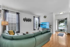Luxurious Stylish Home 5BD Prime Location - Image 2