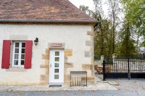 House with lots of privacy - Image 2
