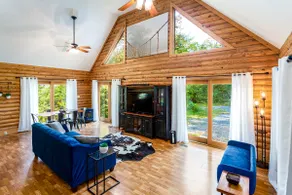 Cedar River Retreat~Hot Tub~ River Access~Fire Pit - Image 2