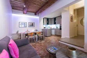 Townhouse in Mazarin district for up to 8 people - Image 4