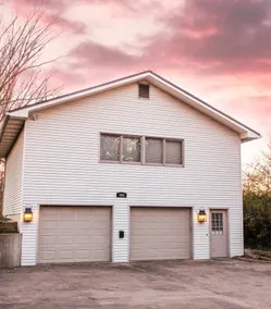 1,000 sq ft loft mainly all open space/GARAGE! - Image 1