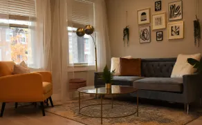 Trendy Home +Private Parking+ 5 min walk to Metro - Image 2