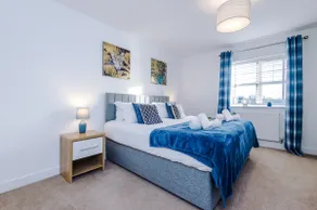 Modern House Ideal for Contractors Sleeps 8 - Image 4