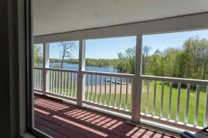 Large Cottage with Beach - Image 5