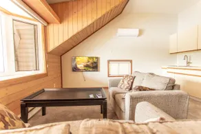 Large Cottage with Beach - Image 4