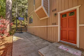 Cedar Hollow · Private Wooded Cabin · Fenced Yard · Sleeps up to 10 · Pet... - Image 2
