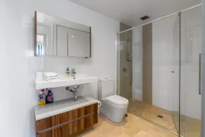 Fabulous 2BR 2BA Apartment in the Central District - Hosted by Canstay - Image 5