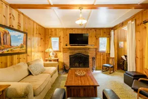 IdyllAway Vintage Cabin - Kid Friendly Sledding Cul-de-Sac! - Image 4