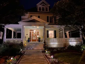 Beautiful Victorian & Porches Historic Cambridge - Image 4