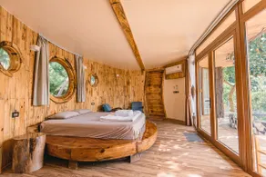 Crescent Moon House - Image 5
