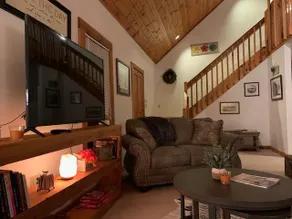 Julie’s Cabin, Private & Secluded, Peaceful Paradise with views, Dogs OK - Image 3