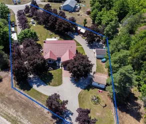 Hidden Gem of Sauble Beach Minutes From the Beach! - Image 2