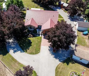 Hidden Gem of Sauble Beach Minutes From the Beach! - Image 4
