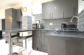 Premium 2BR Apartment | Sleeps 6 | Town Centre - Image 5