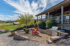 Shayne’s Sanctuary -Small house with BIG features! - Image 3