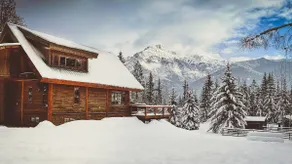 The Lazy Elk | Private Mountain Lodge + Hot Tub - Image 2
