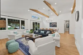 Lakeshore Retreat - Image 4