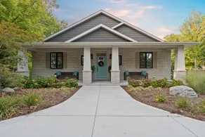 Lakeshore Retreat - Image 5