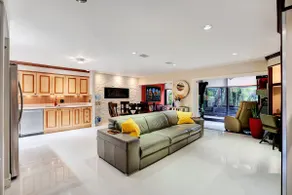 Cozy and Immaculately Clean Home. - Image 3