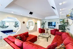 Lighthouse Holiday Home in Discovery Bay - Image 4