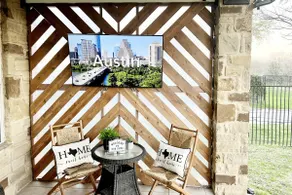 Austin Charm House - Near DT - Image 5