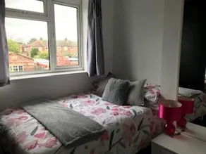 4 Bedroom Cozy Secure Clean House 1 car/van space - Image 3