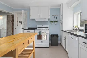 Welcome to Sunnyside-3 Queen Beds 2 Bath-Sandbanks - Image 5