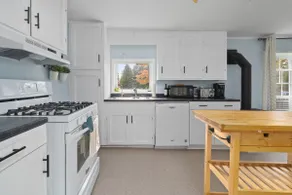 Welcome to Sunnyside-3 Queen Beds 2 Bath-Sandbanks - Image 4