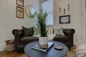 Charming 1900s Studio Near Downtown & Elvis Legacy - Image 4