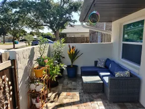 Tropical Oasis 2/2 Walk to Beach w/ Private Yard - Image 2