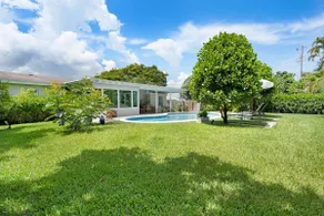 Tropical Boutique Pool Home - Image 5