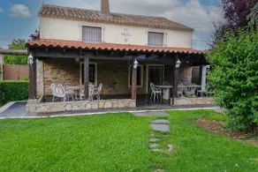 Rustic house with a garden and private pool - Image 2