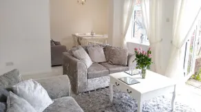 Craigwell - Detached house Staines opposite the River Thames 1 mile to Thorpe Park Resort - Image 3