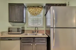 Lake Front Condo with Boat Slip / Unit 9 / Close to Bathhouse Row and Oaklawn! - Image 4