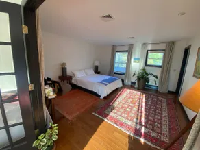 Lovely 3 Bdrm Retreat with Beautiful Backyard - Image 4