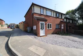 2bedroom sleeps 6 garden driveway Free Gym Access - Image 5