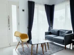 Stylish Bungalow 3BR in Pandanwangi, Free parking - Image 2