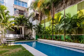 Marfa's Place - Minimalist apartment with pool - Image 3