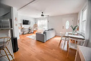 Mini Midtown Guesthome - Minutes to everything! - Image 3