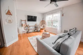 Mini Midtown Guesthome - Minutes to everything! - Image 2