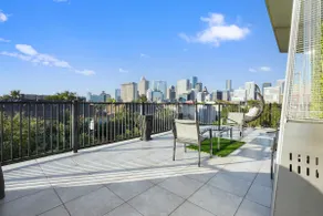 Luxury Midtown Gem : Amazing Rooftop Views - Image 2