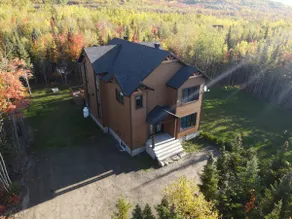 Chalet Le 26 de Charlevoix!  Spa, Nature, Billiards, Pets allowed! - Image 2