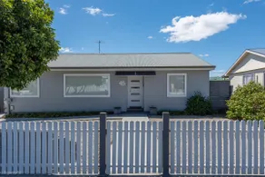 DOTTIES HOUSE HOBART - Image 2