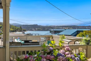 The BayAway 4 BR Waterview Home in DT Port Orchard - Image 3