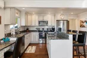 The BayAway 4 BR Waterview Home in DT Port Orchard - Image 4