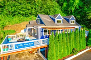 The BayAway 4 BR Waterview Home in DT Port Orchard - Image 2