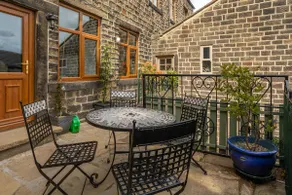 Large flat in old Mill - hot tub, garden & parking - Image 5