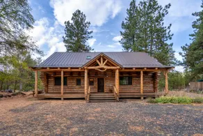 Redband Lodge: Handcrafted Rustic on White River - Image 2